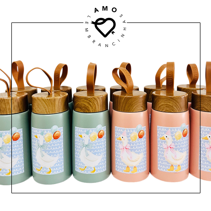1 amo-lembrancinhas-personalizadas-infantis-brinde-corporativo- garrafa-inox-tampo-bambu-ganso-