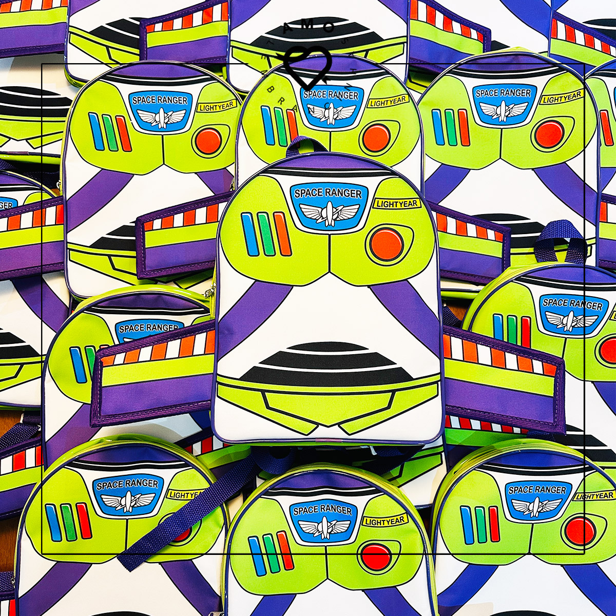 1 - catalogo - amo-lembrancinhas-personalizadas-infantis-brinde-corporativo- presentes-especiais-buzz-mochilas-asa